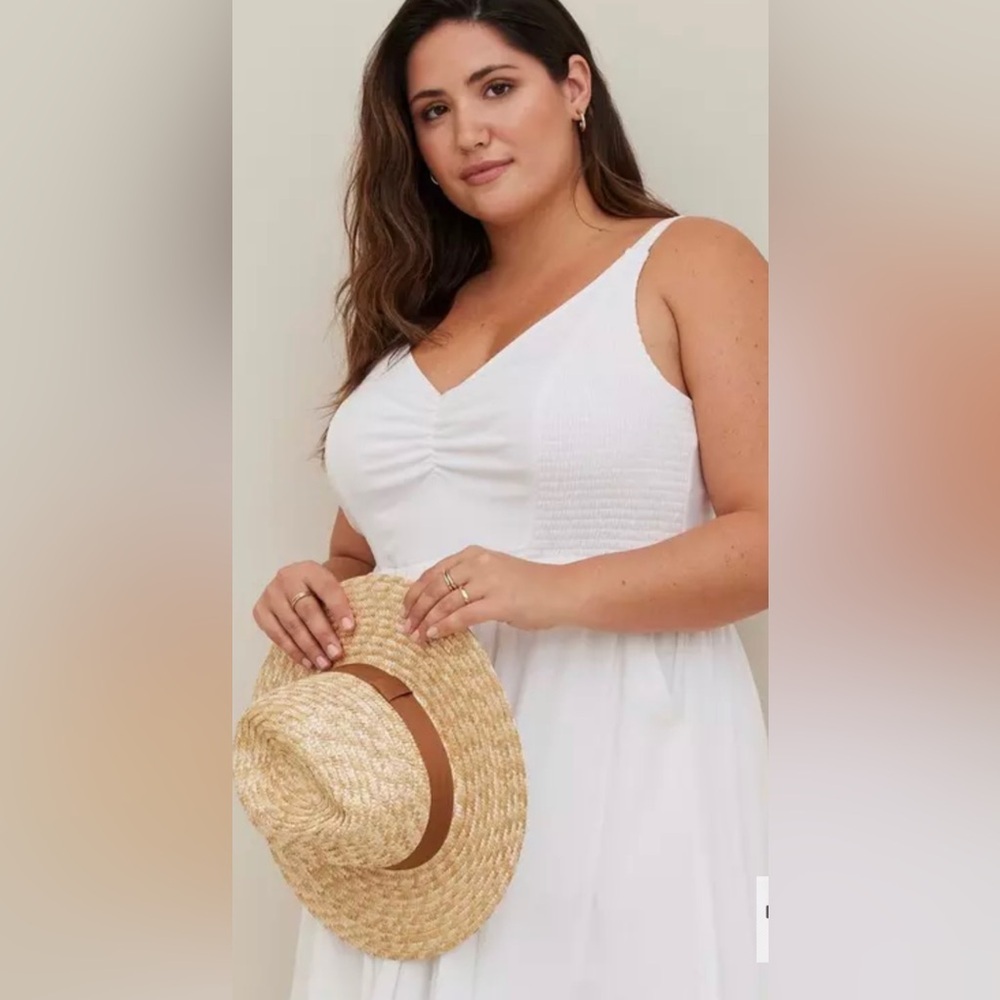 Torrid  Midi Lenny Smocked White bodice dress size 2X 🌸🌹🌺